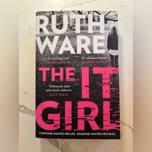 The It Girl - by Ruth Ware
